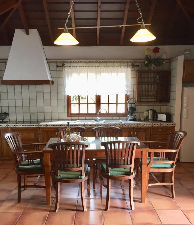 Cocina-comedor con campana de obra